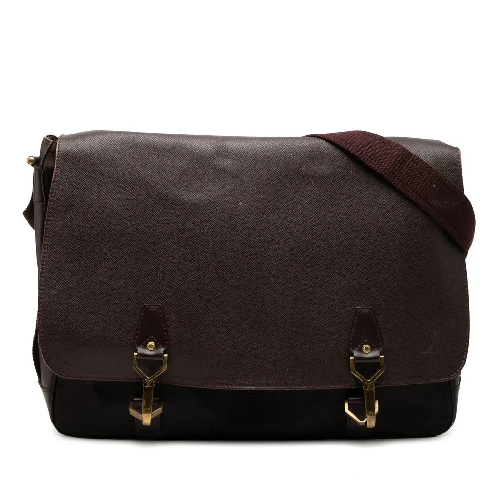 Louis Vuitton Taiga Dersou Red Leather Very good - Front View