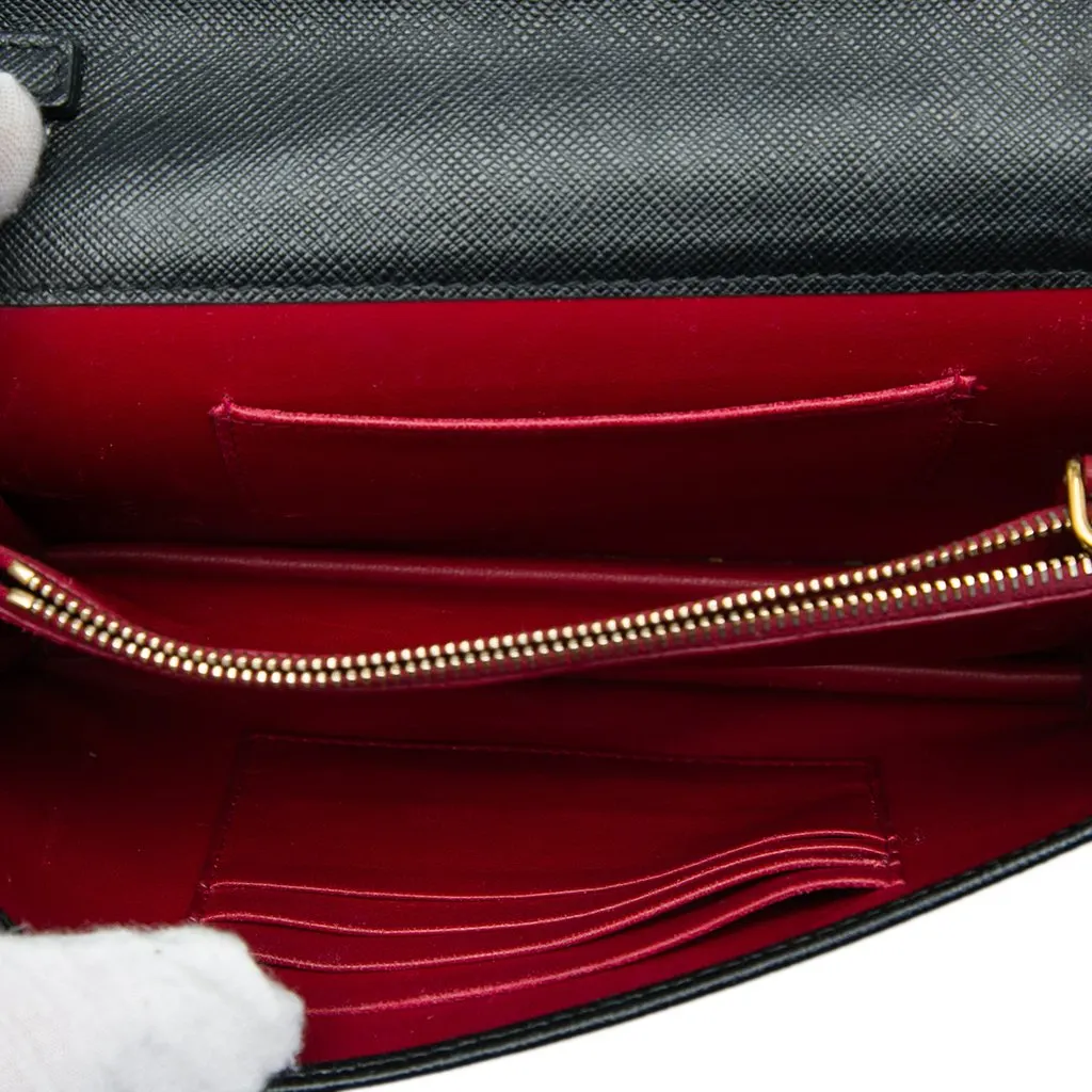 Prada Saffiano Lux Monochrome Wallet on Chain Black Leather Very good - Model View