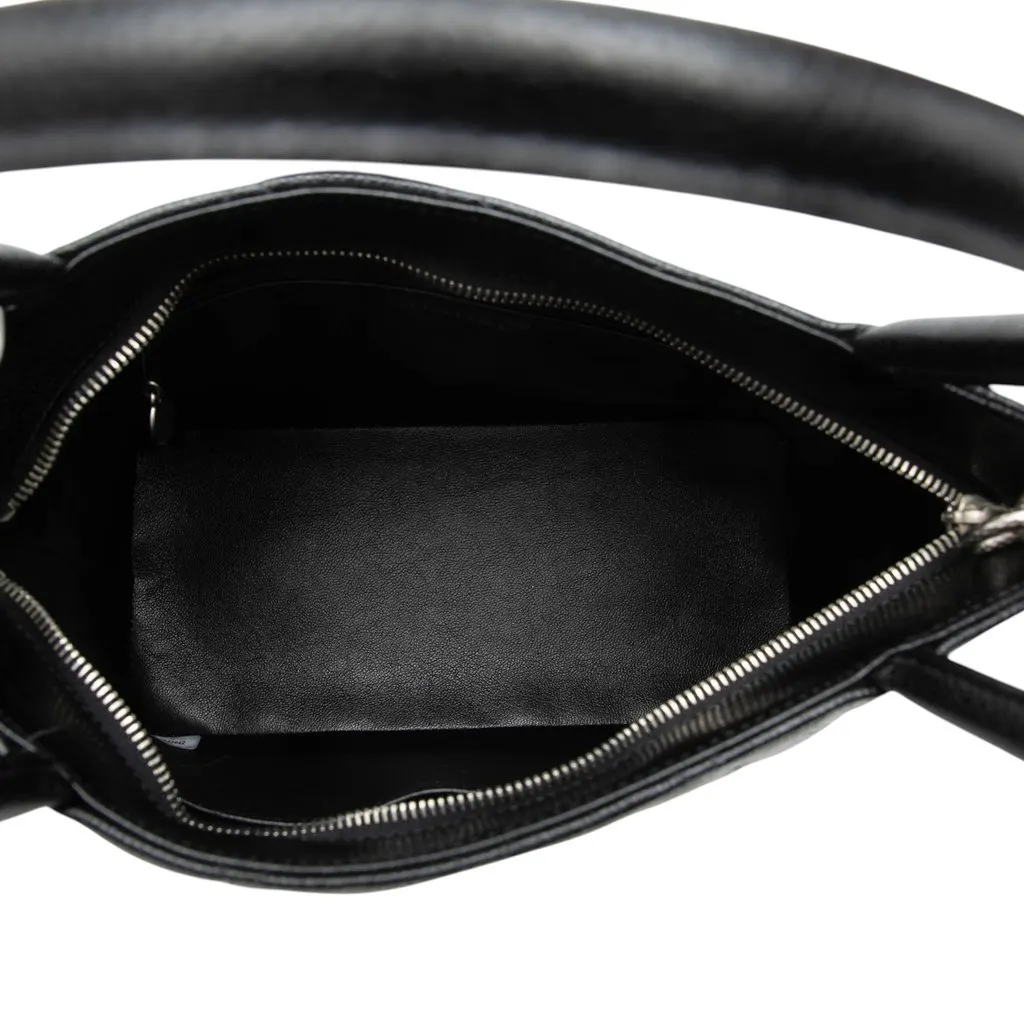 Chanel Caviar Medallion Tote Black Leather Very good - Model View