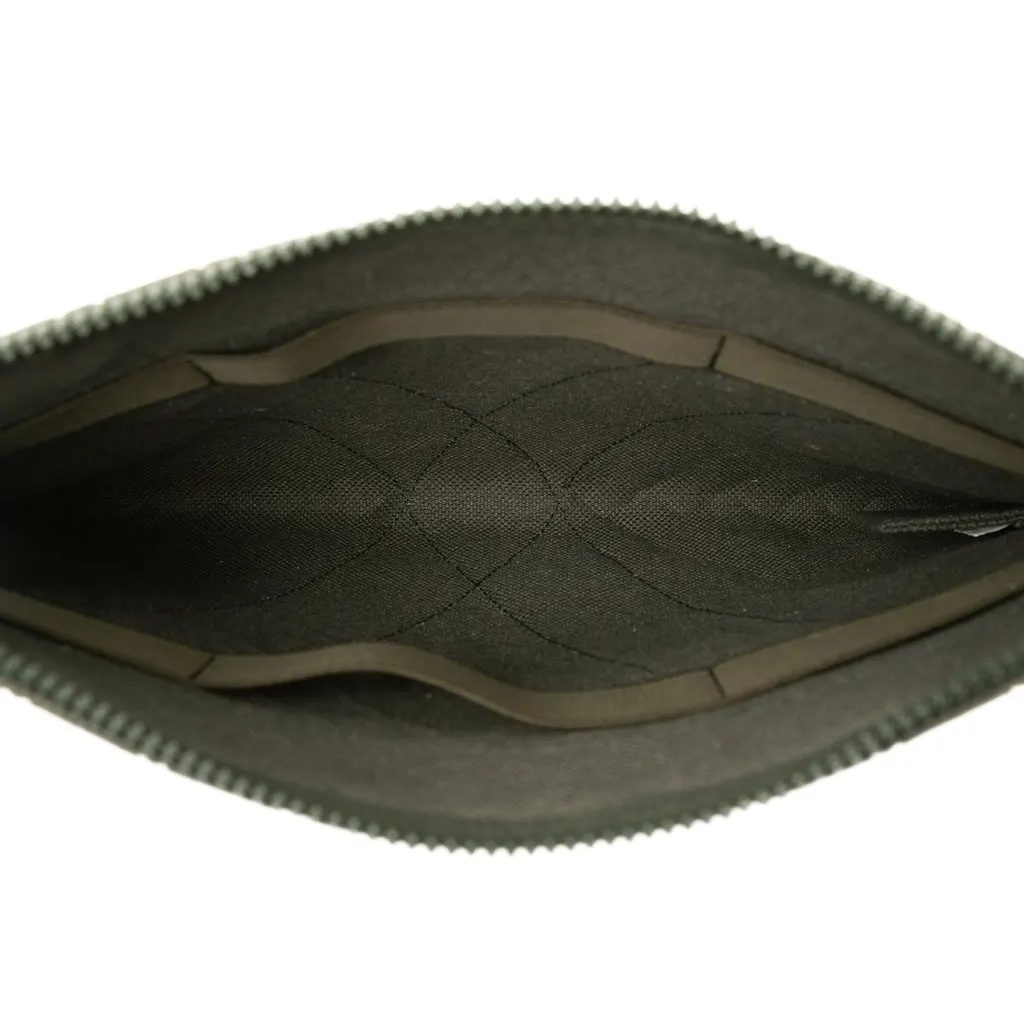 Bottega Veneta Rubber Intreccio Buffer Clutch Green Polyester Very good - Model View