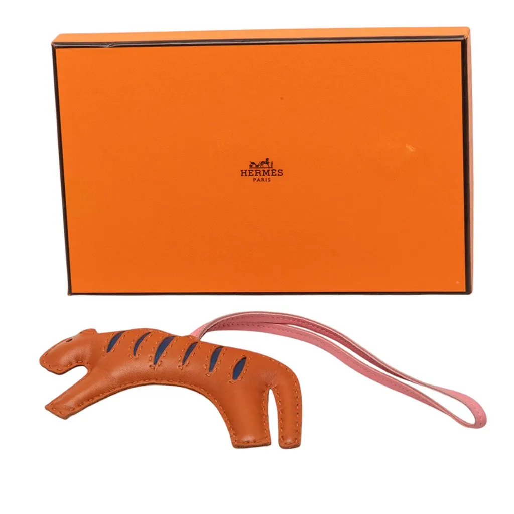Hermès Milo Lambskin RooRoo Tiger Bag Charm MM Brown Leather Very good - Model View