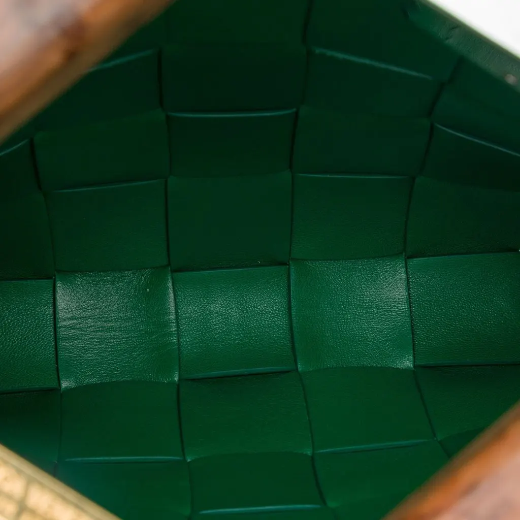 Bottega Veneta Lambskin Maxi Intrecciato The Snap Clutch Green Leather Very good - Model View