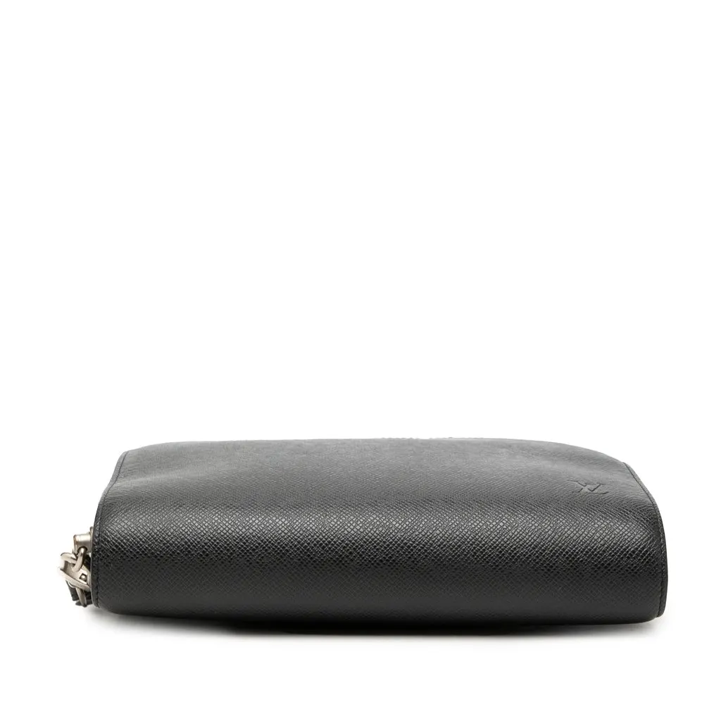 Louis Vuitton Taiga Pochette Baikal Black Leather Very good - Inside View