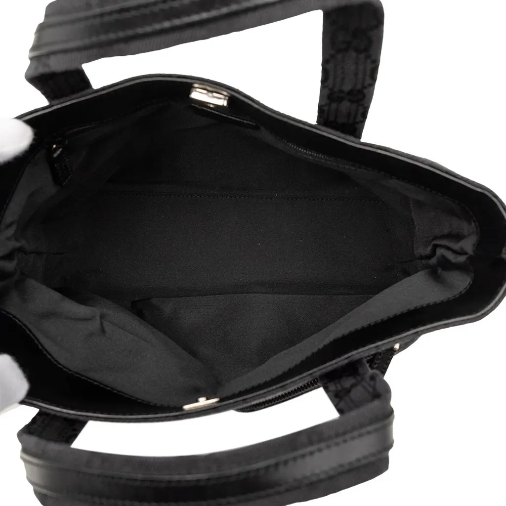 Gucci GG Canvas Handbag Black Very good - Model View