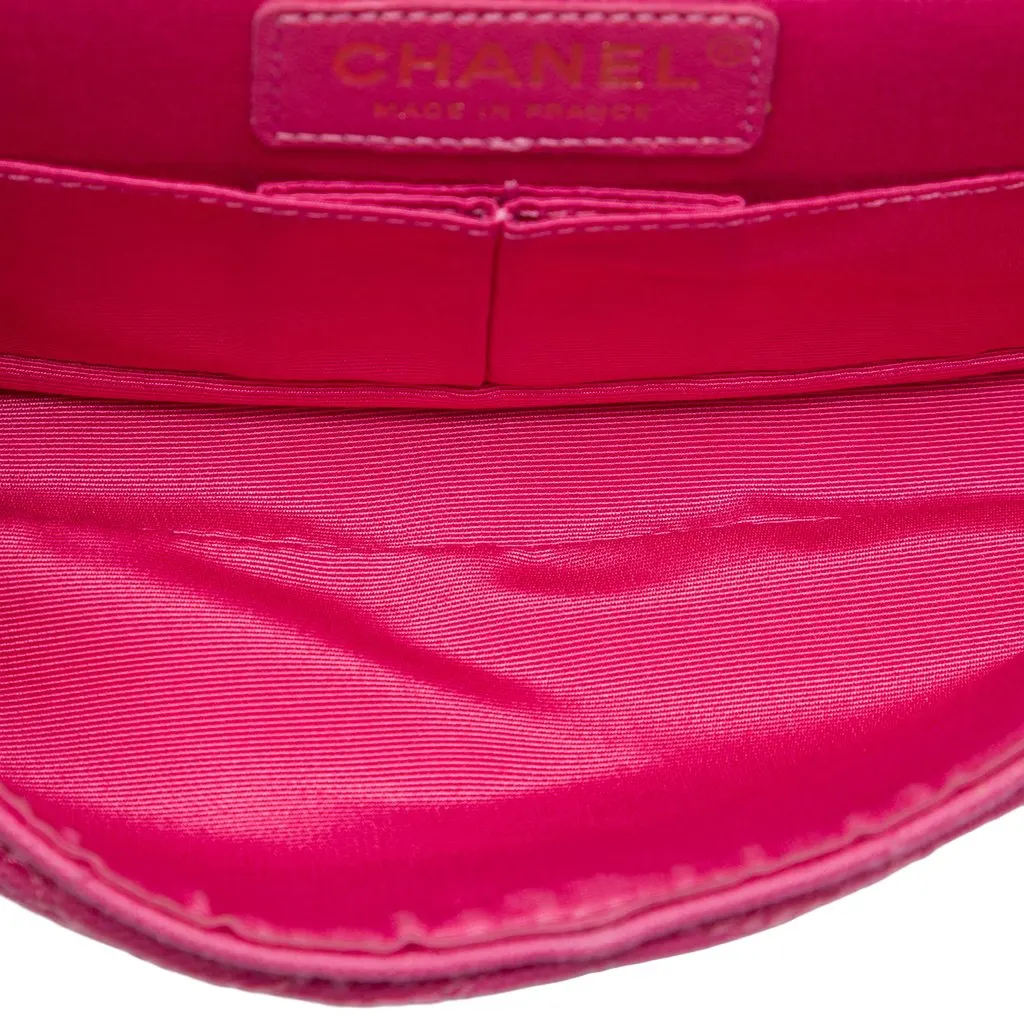 Chanel Croc Quilted Jersey Reissue 2.55 East West Double Flap Pink Very good - Model View