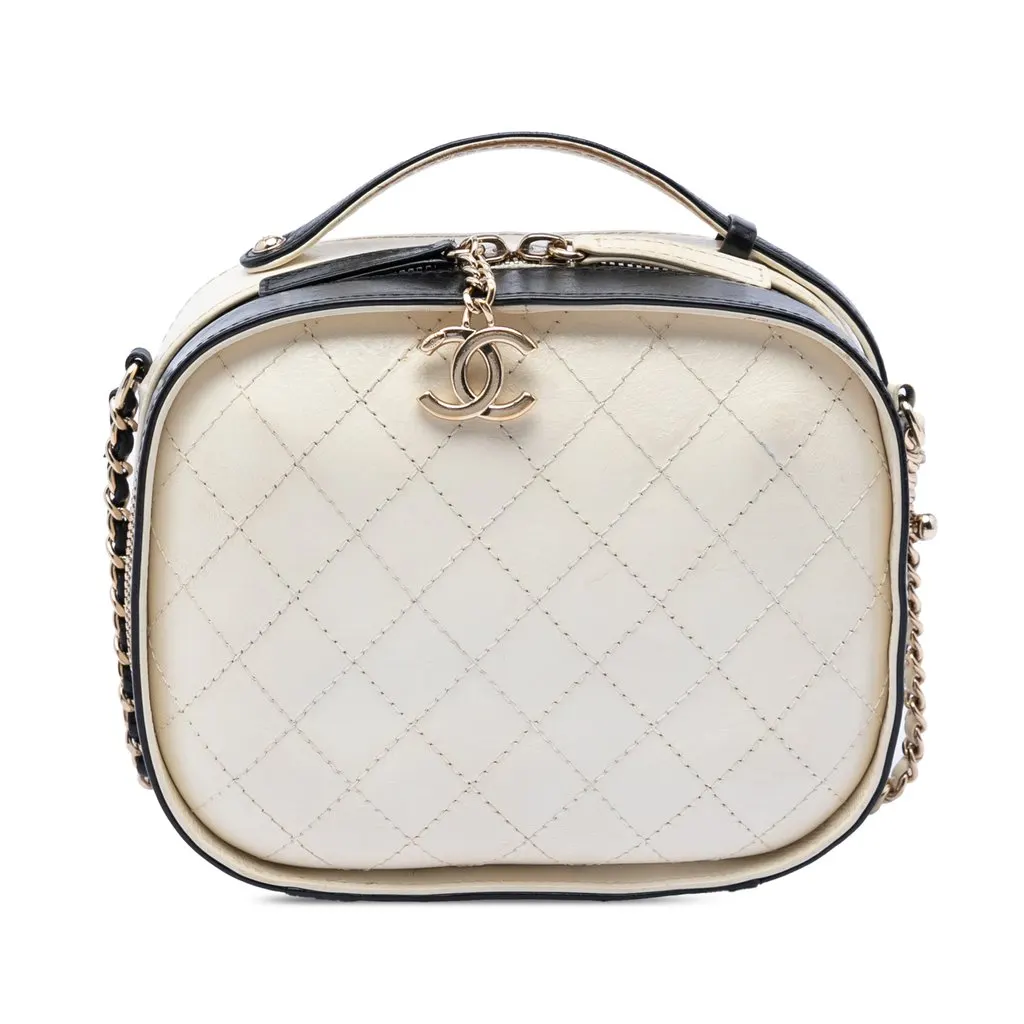Chanel Small CC Crumpled Calfskin Vanity Case Beige Leather Very good - Front View