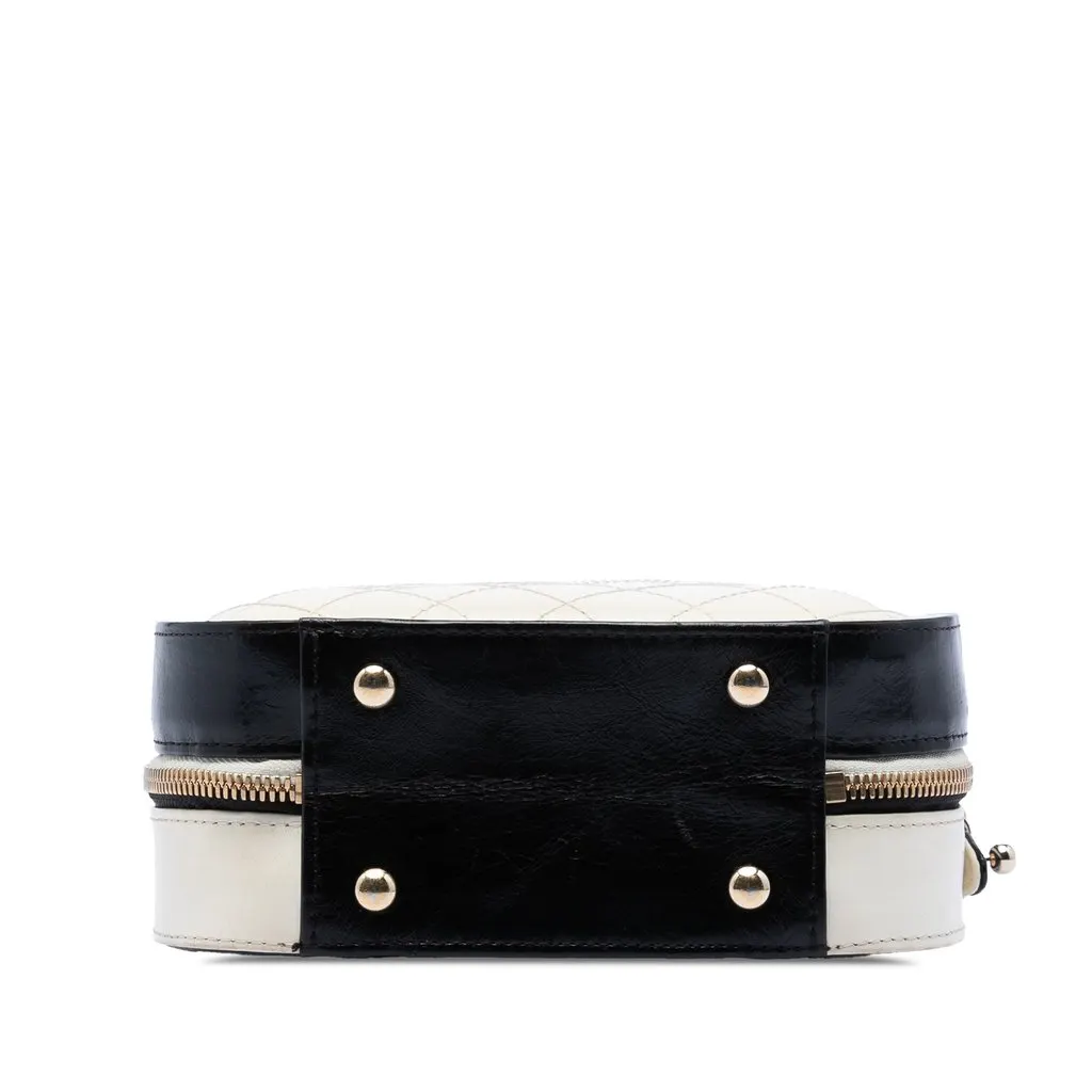 Chanel Small CC Crumpled Calfskin Vanity Case Beige Leather Very good - Inside View