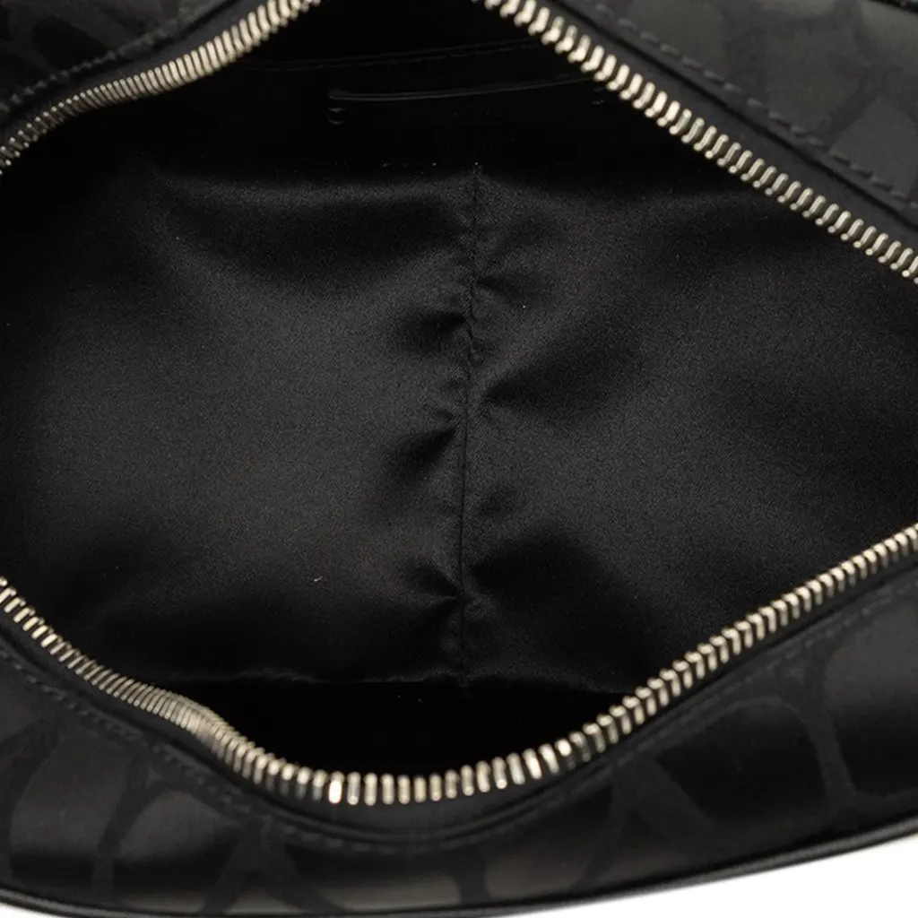 Valentino Toile Iconographe Wash Bag Black Canvas Good - Model View