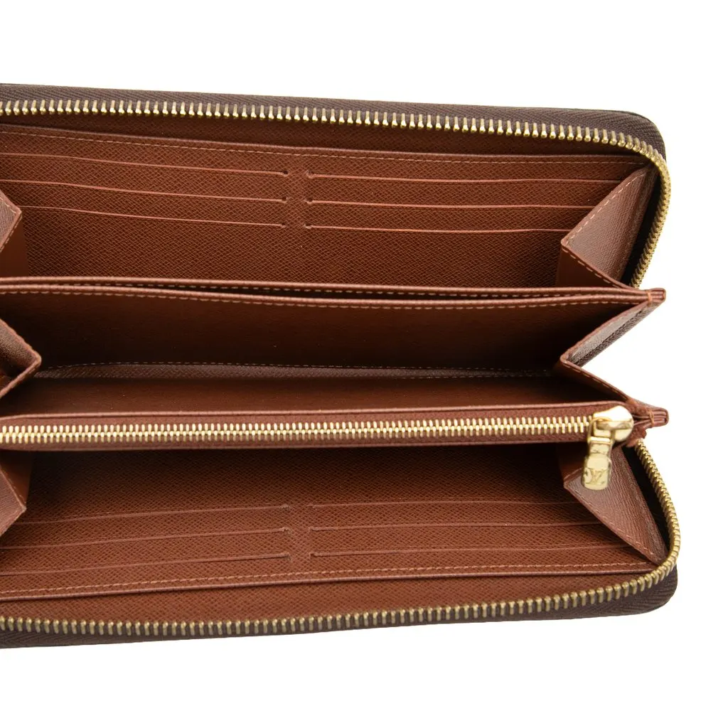 Louis Vuitton Monogram Zippy Long Wallet Brown Very good - Model View