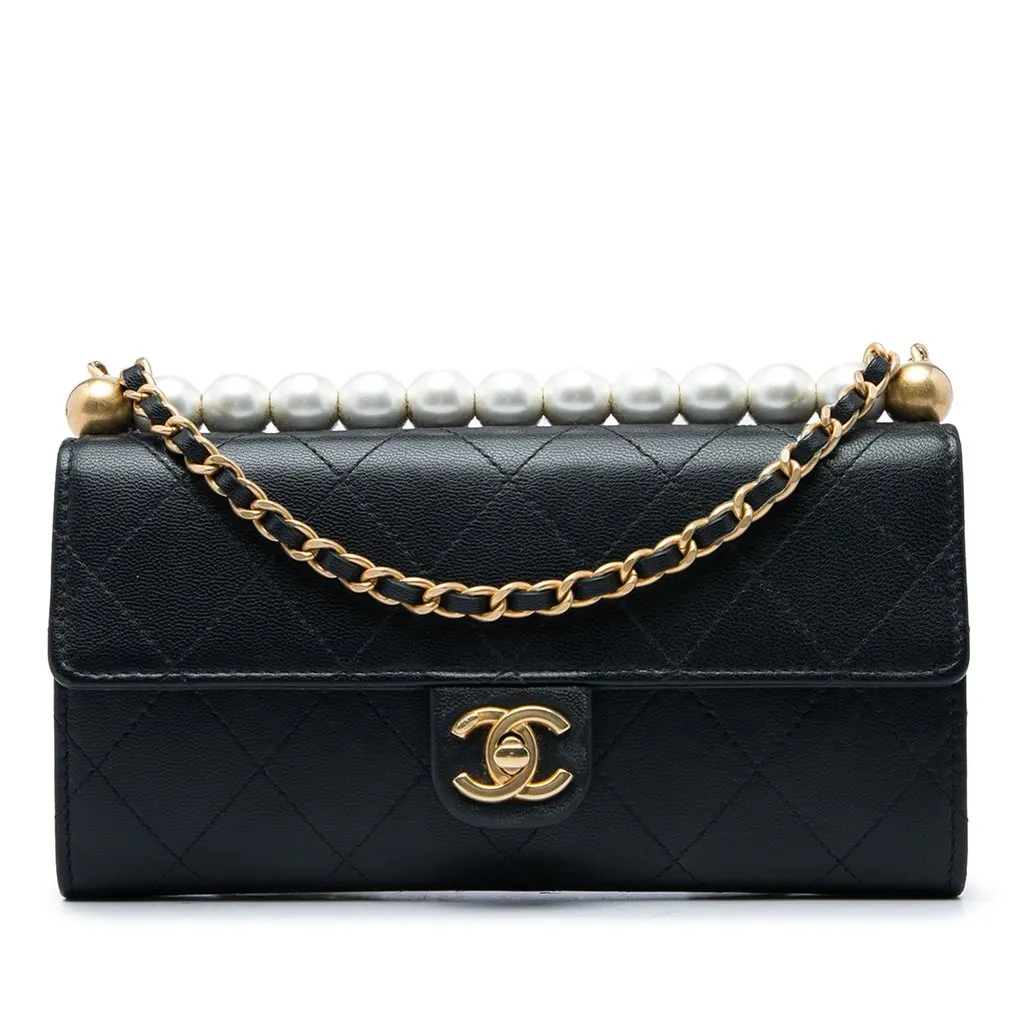 Chanel Quilted Goatskin Chic Pearls Clutch with Chain Black Leather Very good - Front View