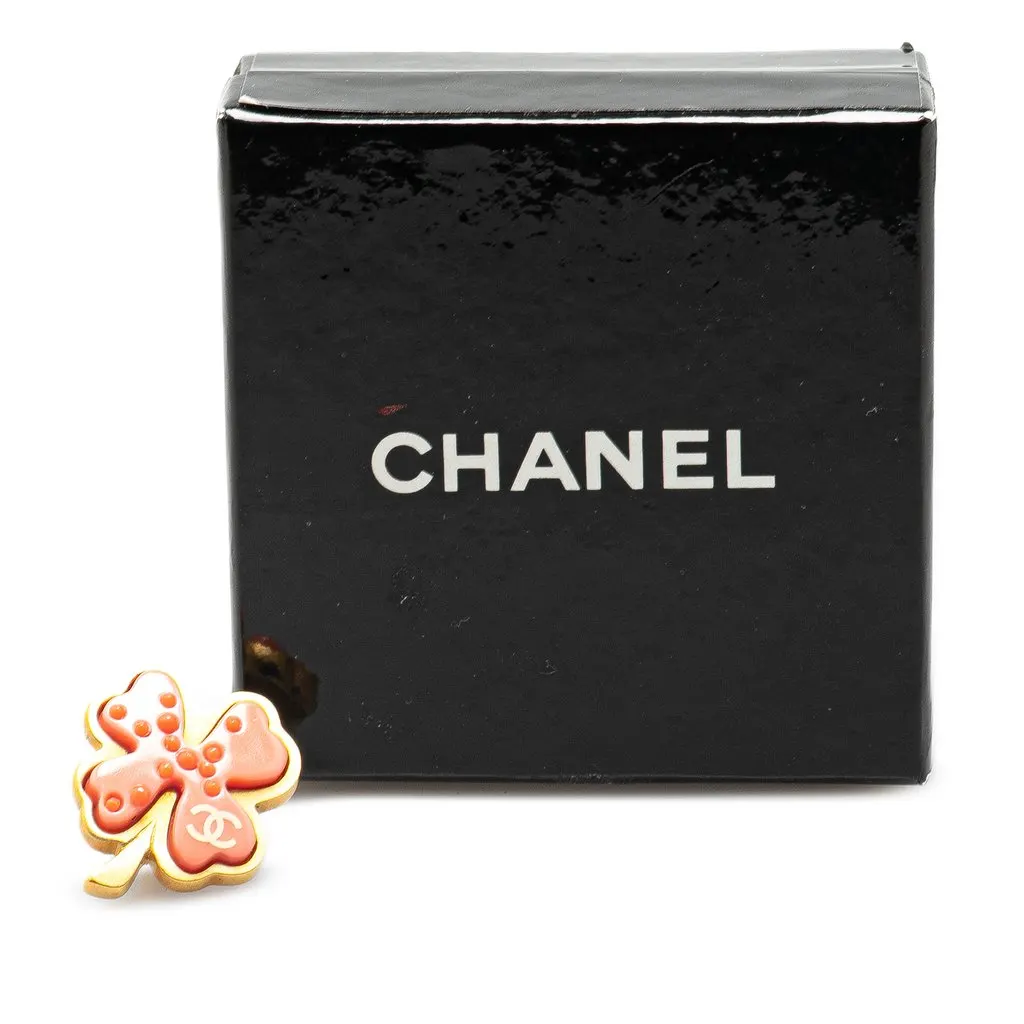 Chanel Gold Plated Resin Four Leaf Clover Brooch Gold Metal Very good - Model View