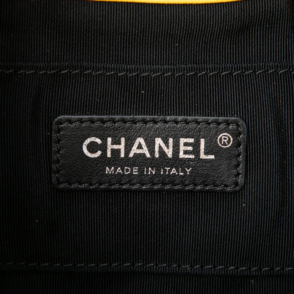 Chanel Paris Cuba CC Quilted Lambskin Chain Bucket Bag White Leather Very good - Box View