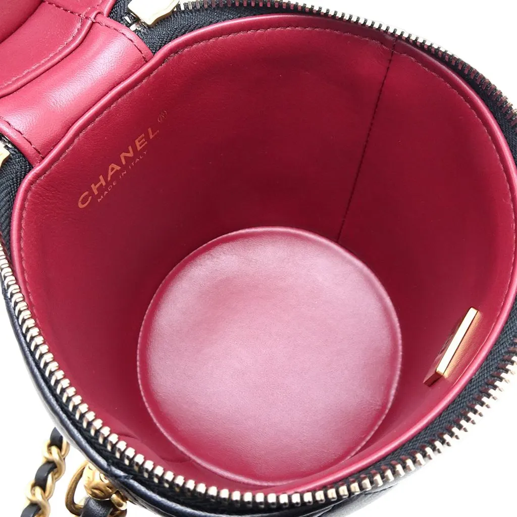 Chanel Small Quilted Lambskin Side Note Vanity Case Black Leather Very good - Model View