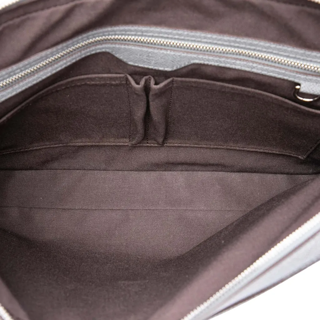 Louis Vuitton Taiga Vassili PM Grey Leather Very good - Model View
