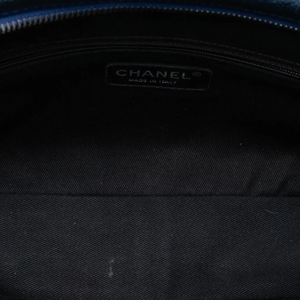 Chanel Jumbo Quilted Caviar Easy Flap Blue Leather Very good - Model View