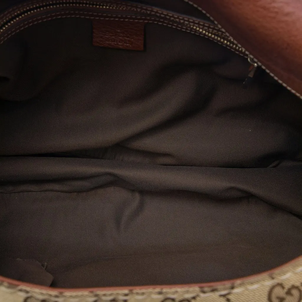 Gucci GG Canvas Charlotte Crossbody Beige Very good - Model View