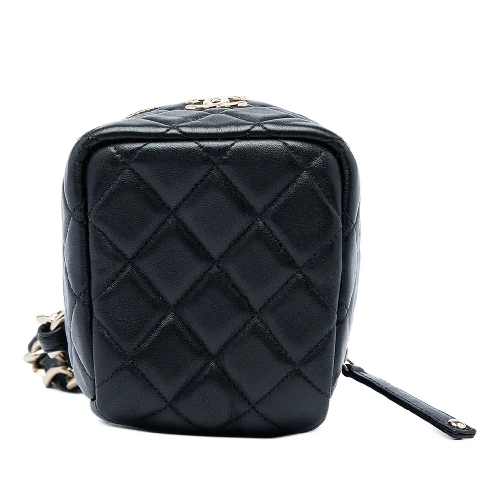 Chanel CC Quilted Lambskin Cube Wristlet Vanity Case Black Leather Very good - Inside View