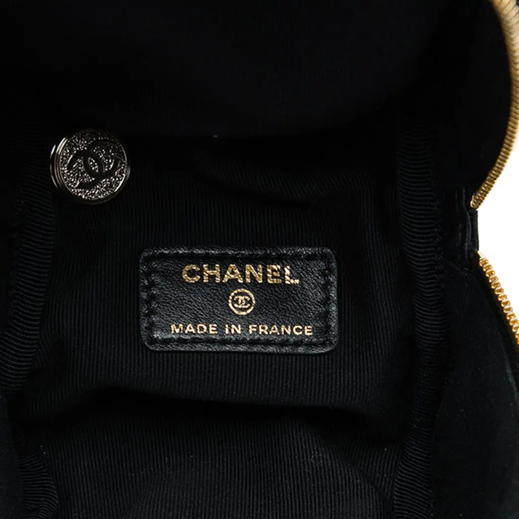 Chanel CC Quilted Lambskin Cube Wristlet Vanity Case Black Leather Very good - Model View