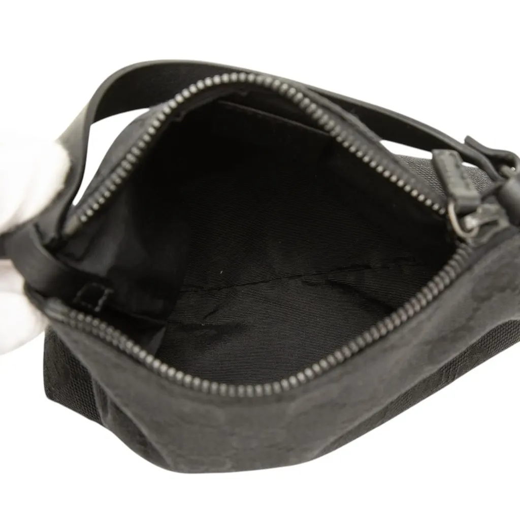 Gucci GG Canvas Handbag Black Canvas Very good - Model View