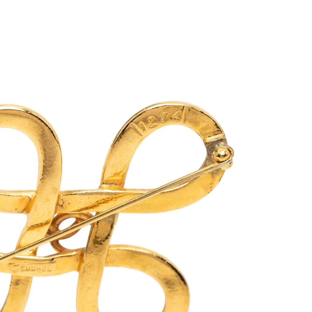Chanel CC Gold Plated Infinity Knot Back Pin Brooch Gold Metal Very good - Model View