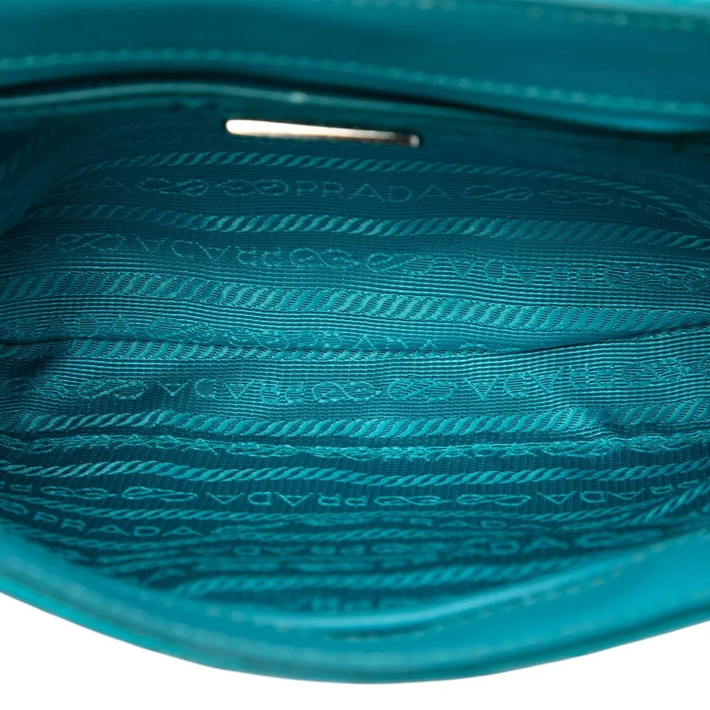 Prada Impuntu Tessuto Chain Crossbody Blue Very good - Model View