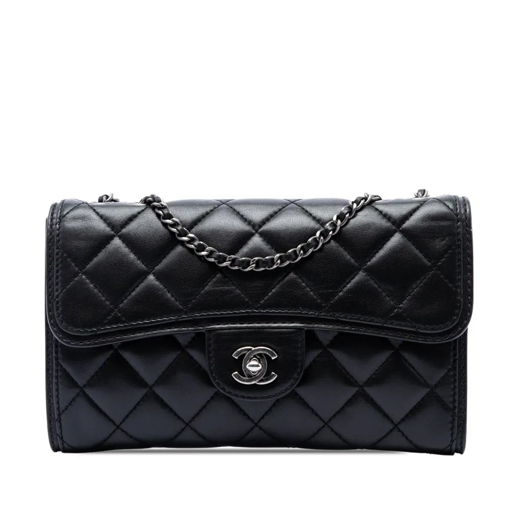 Chanel Small Quilted Lambskin Citizen Zip Flap Black Leather Very good - Front View