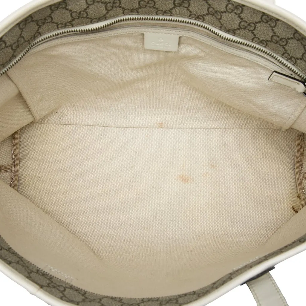 Gucci Medium GG Supreme Tote Beige Very good - Model View