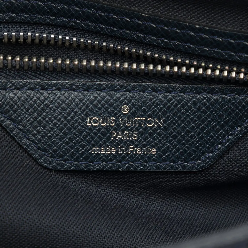 Louis Vuitton Taiga Roman MM Blue Leather Good - Box View