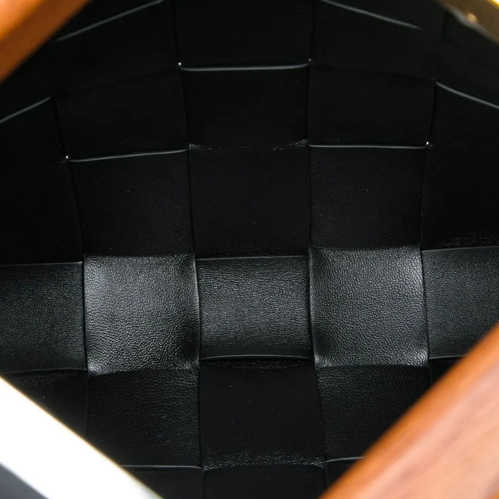 Bottega Veneta Lambskin Maxi Intrecciato The Snap Clutch Black Leather Very good - Model View