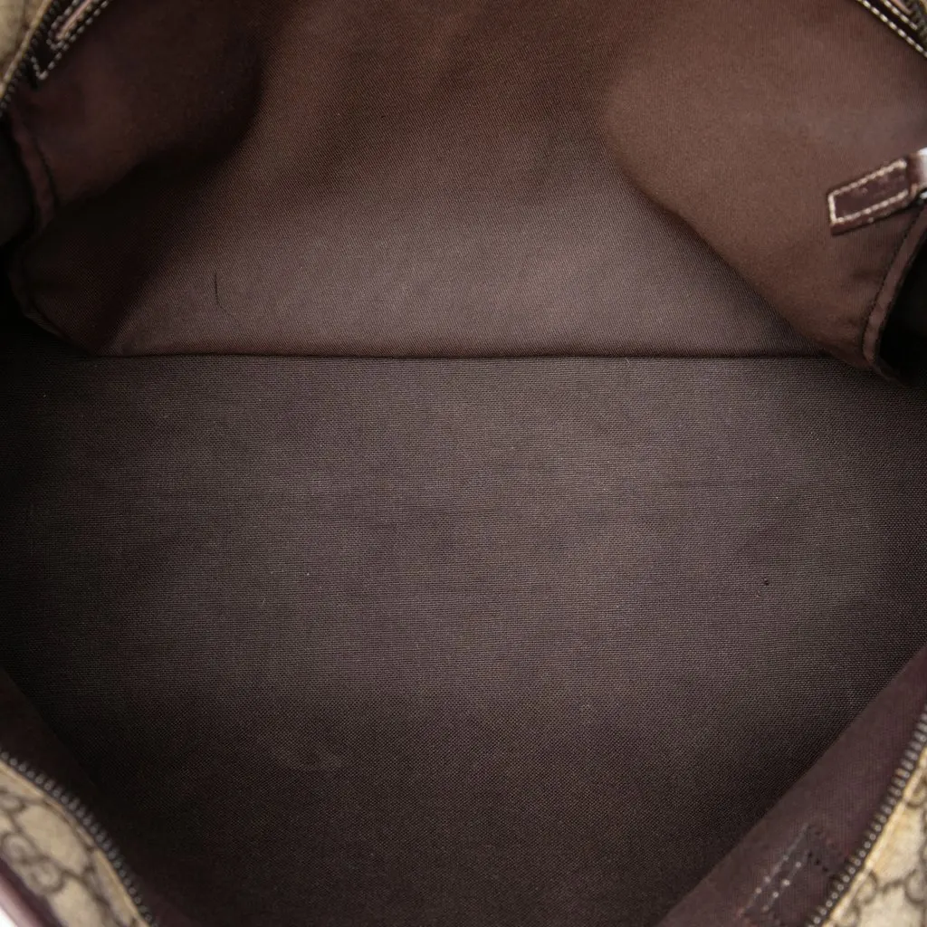 Gucci Medium GG Supreme Tote Beige Canvas Very good - Model View