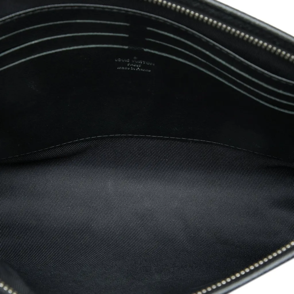 Louis Vuitton Taiga Articles de Voyage Pochette Voyage MM Black Leather Very good - Model View