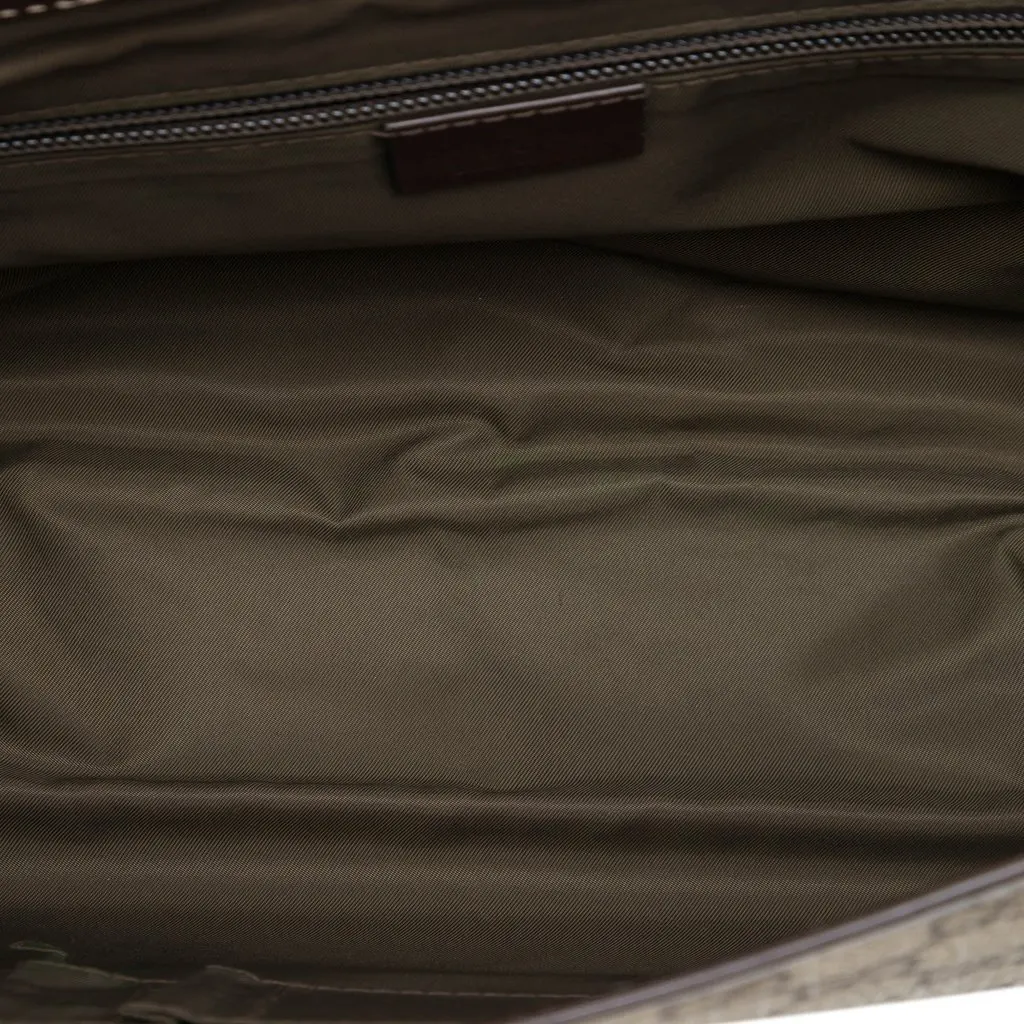 Gucci GG Supreme Interlocking G Crossbody Beige Canvas Very good - Model View