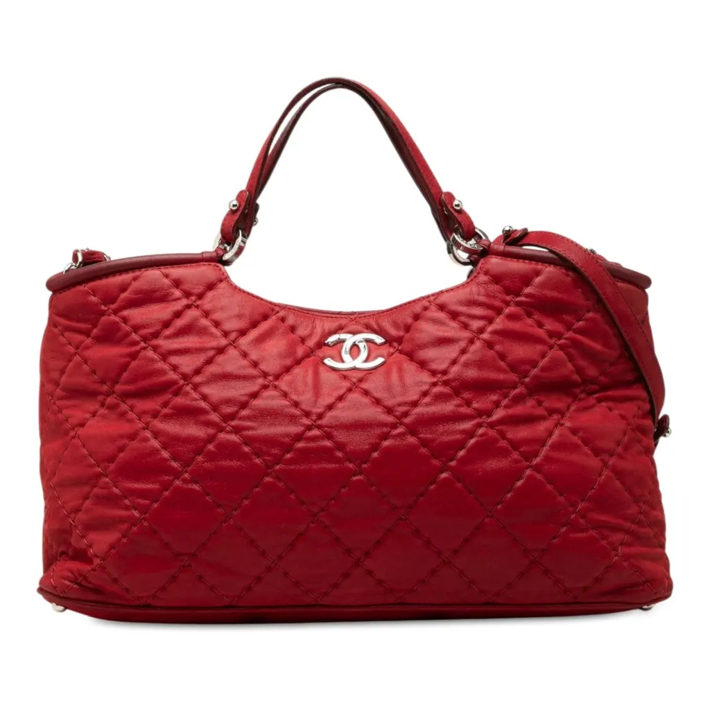 Chanel Small Quilted Iridescent Calfskin Sea Hit Tote Red Leather Very good - Front View