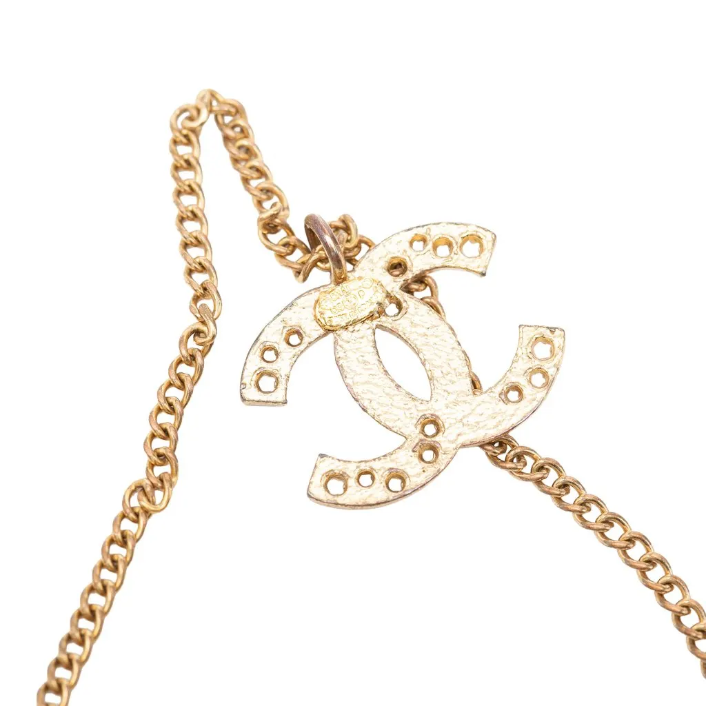Chanel CC Gold Plated Star Cutout Pendant Necklace Gold Metal Very good - Model View
