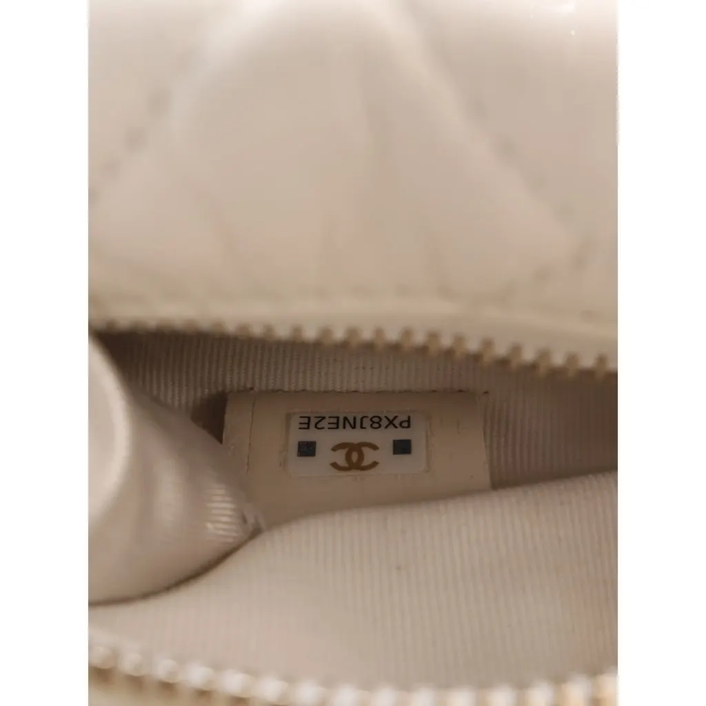 Chanel CC Quilted Lambskin Chain Around Pouch Hobo White Leather Very good - Model View