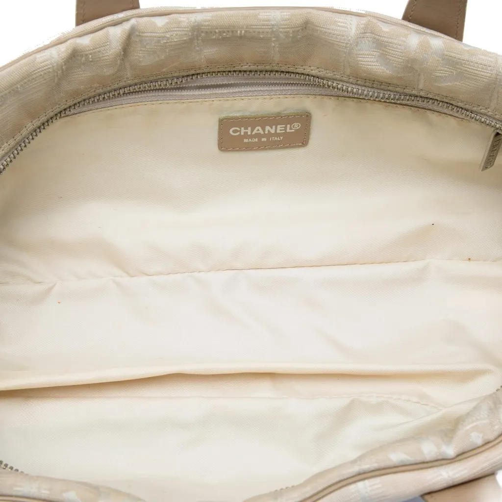 Chanel New Travel Line Nylon Handbag Beige Very good - Model View