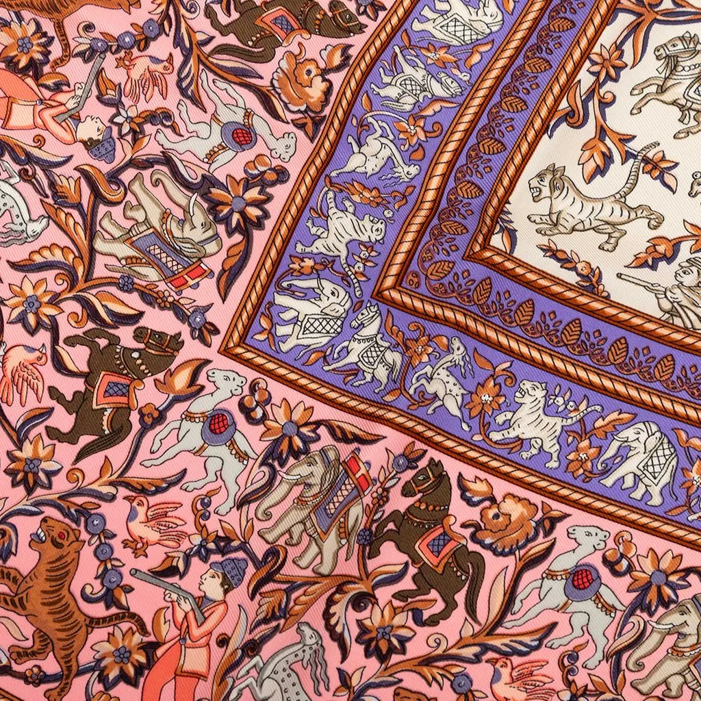 Hermès Chasse en Inde Silk Scarf 90 White Very good - Model View