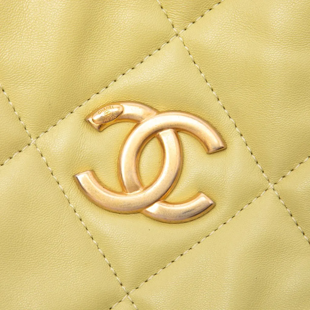 Chanel CC Quilted Lambskin Diamond Clutch with Chain Yellow Leather Very good - Box View