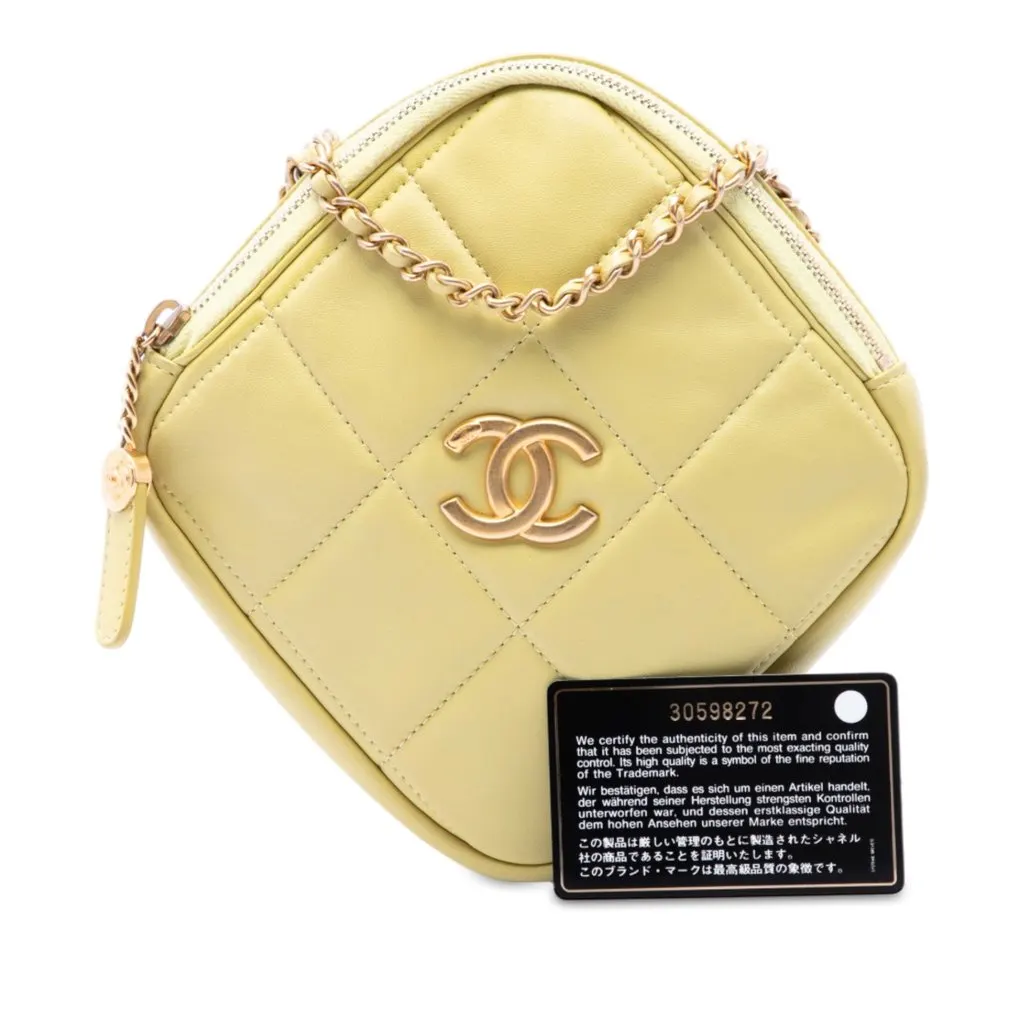 Chanel CC Quilted Lambskin Diamond Clutch | Libas Collective