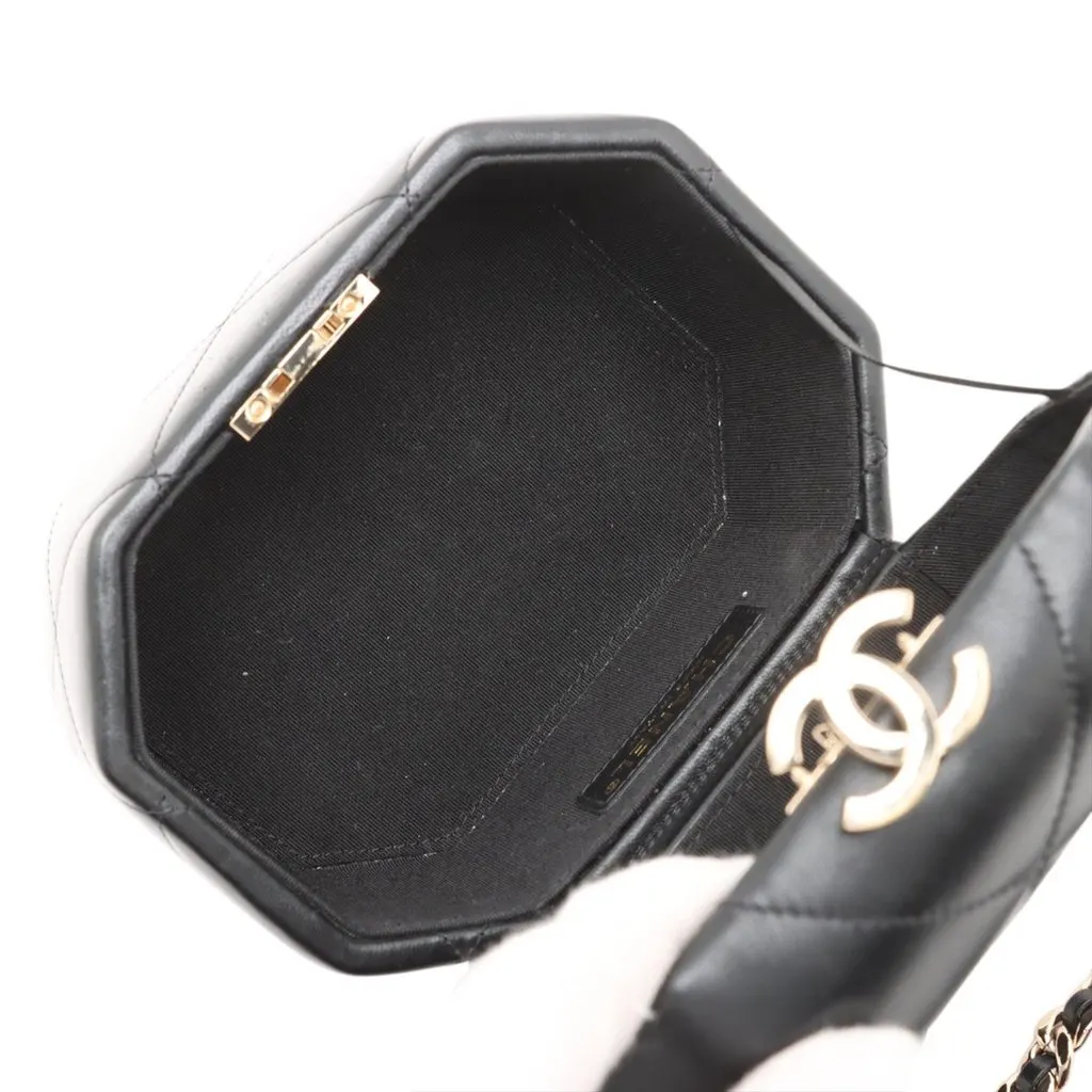 Chanel CC Quilted Lambskin Hexagon Top Handle Vanity Case Black Leather Very good - Inside View