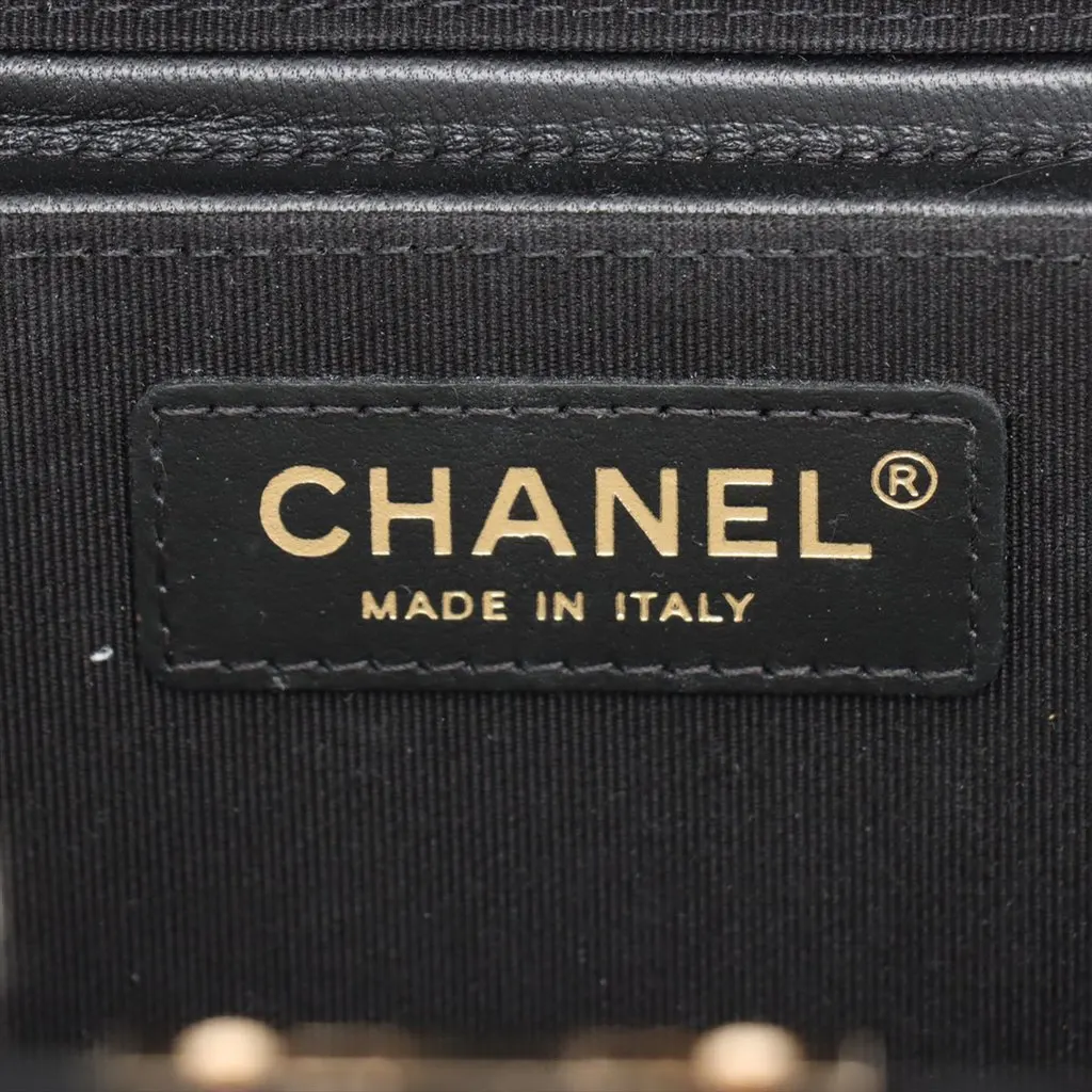 Chanel CC Quilted Lambskin Hexagon Top Handle Vanity Case Black Leather Very good - Model View