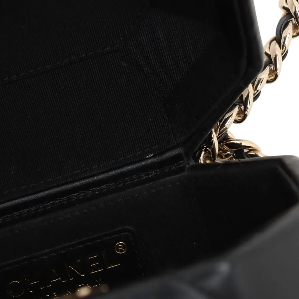 Chanel CC Quilted Lambskin Hexagon Top Handle Vanity Case Black Leather Very good - Box View