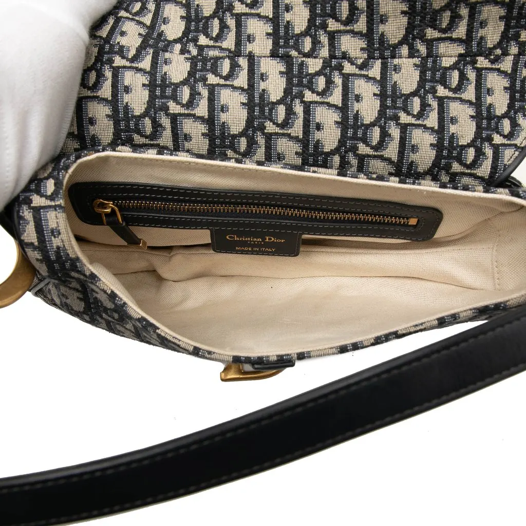 Dior Oblique Canvas Saddle Bag Blue Very good - Model View
