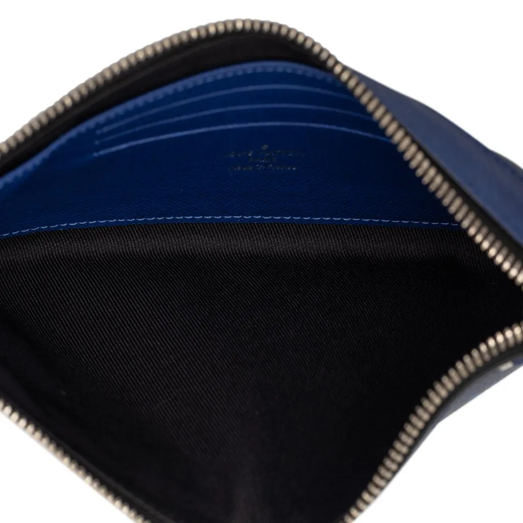 Louis Vuitton Monogram Taigarama Pochette Discovery PM Blue Very good - Model View