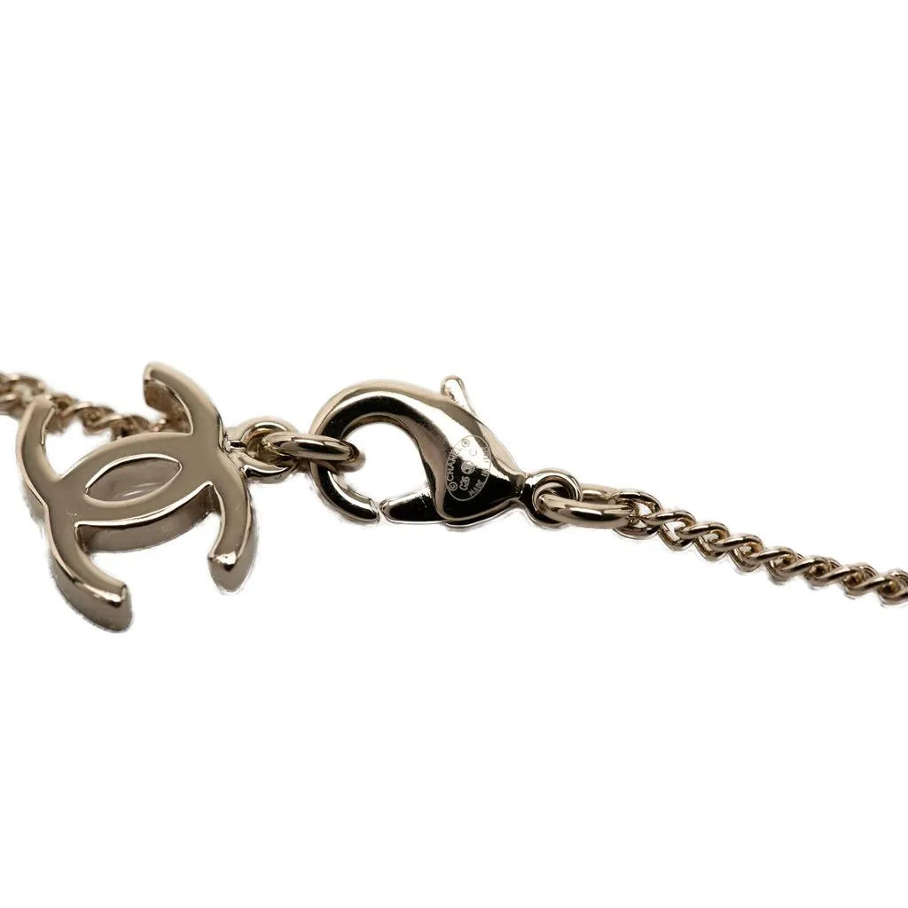Chanel CC Gold Plated Faux Pearl and Strass Deer Pendant Necklace Gold Metal Very good - Model View