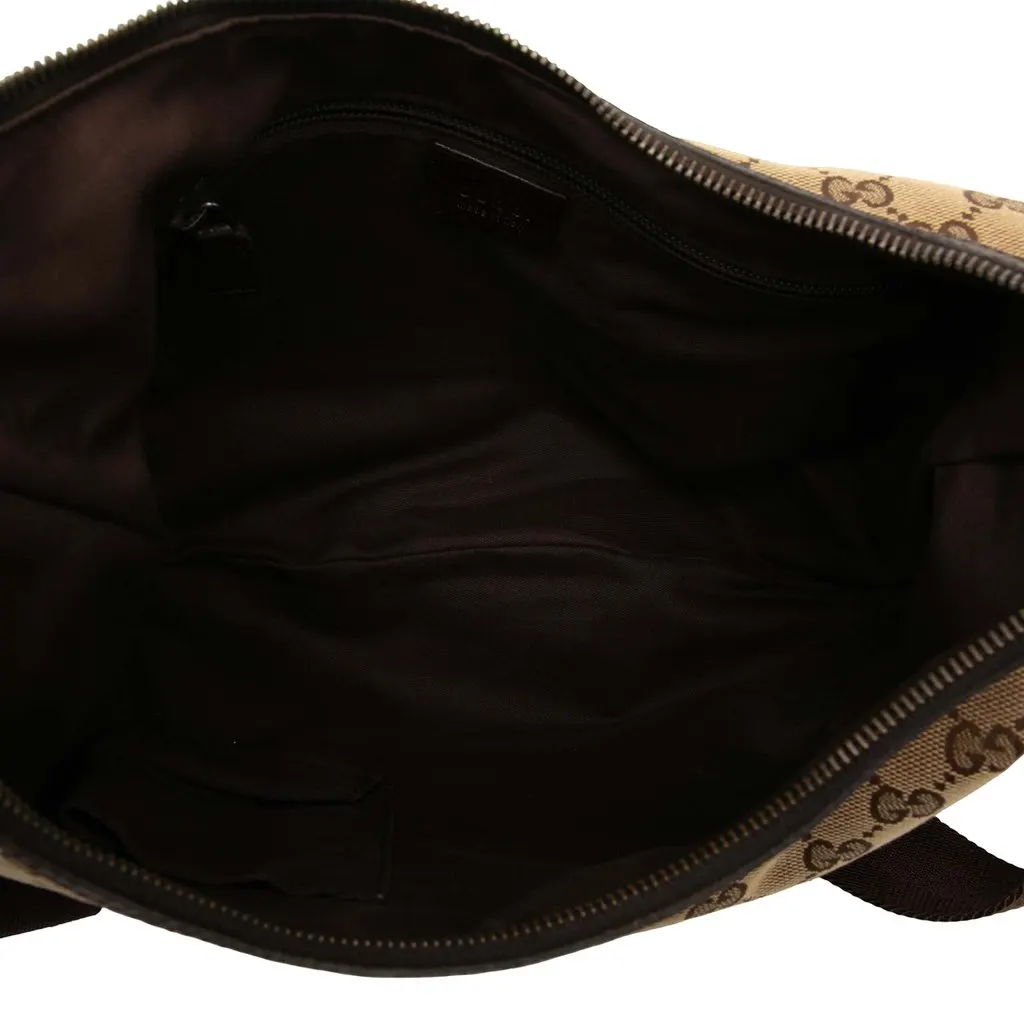 Gucci GG Canvas Crossbody Beige Very good - Model View