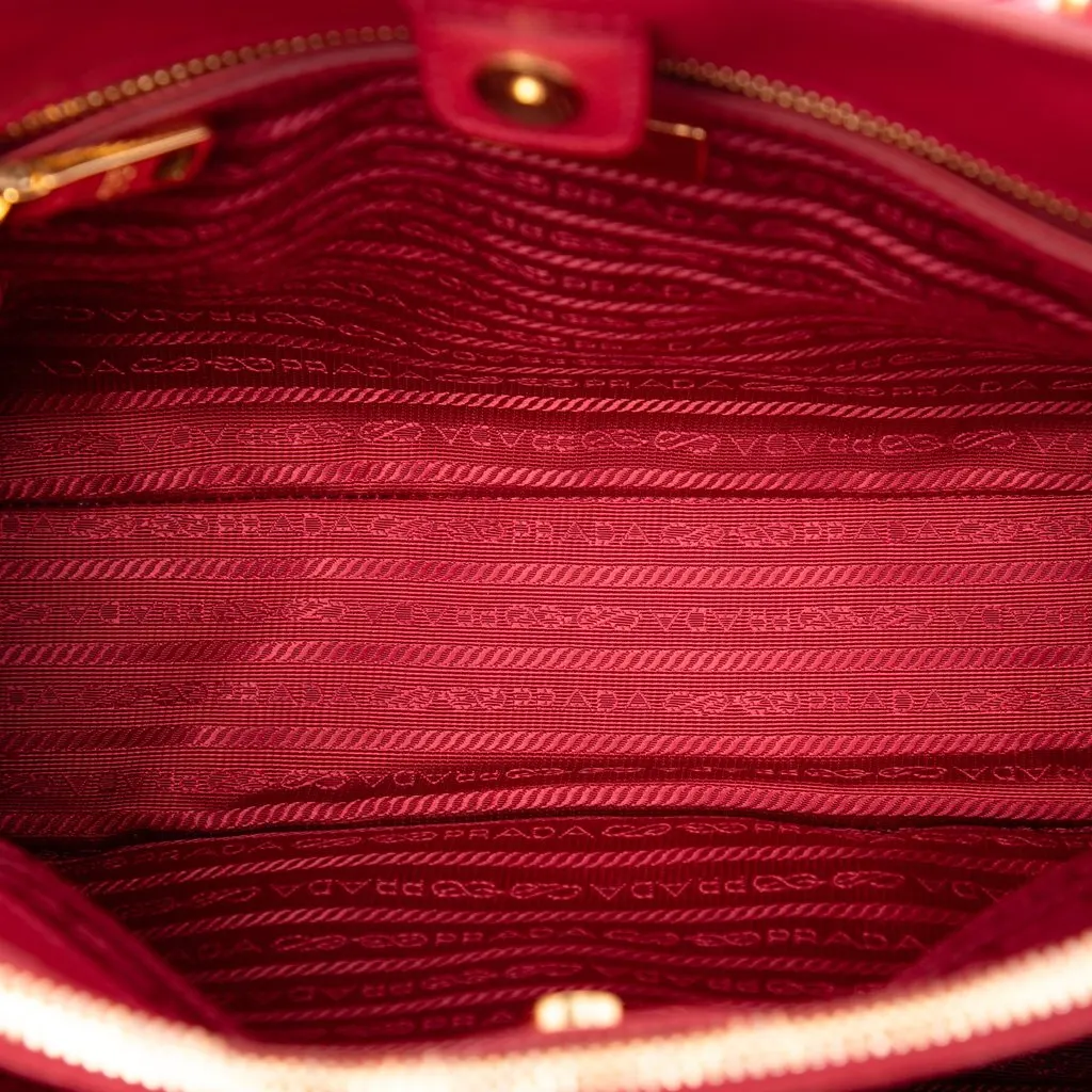 Prada Medium Saffiano Lux Galleria Satchel Red Leather Very good - Model View