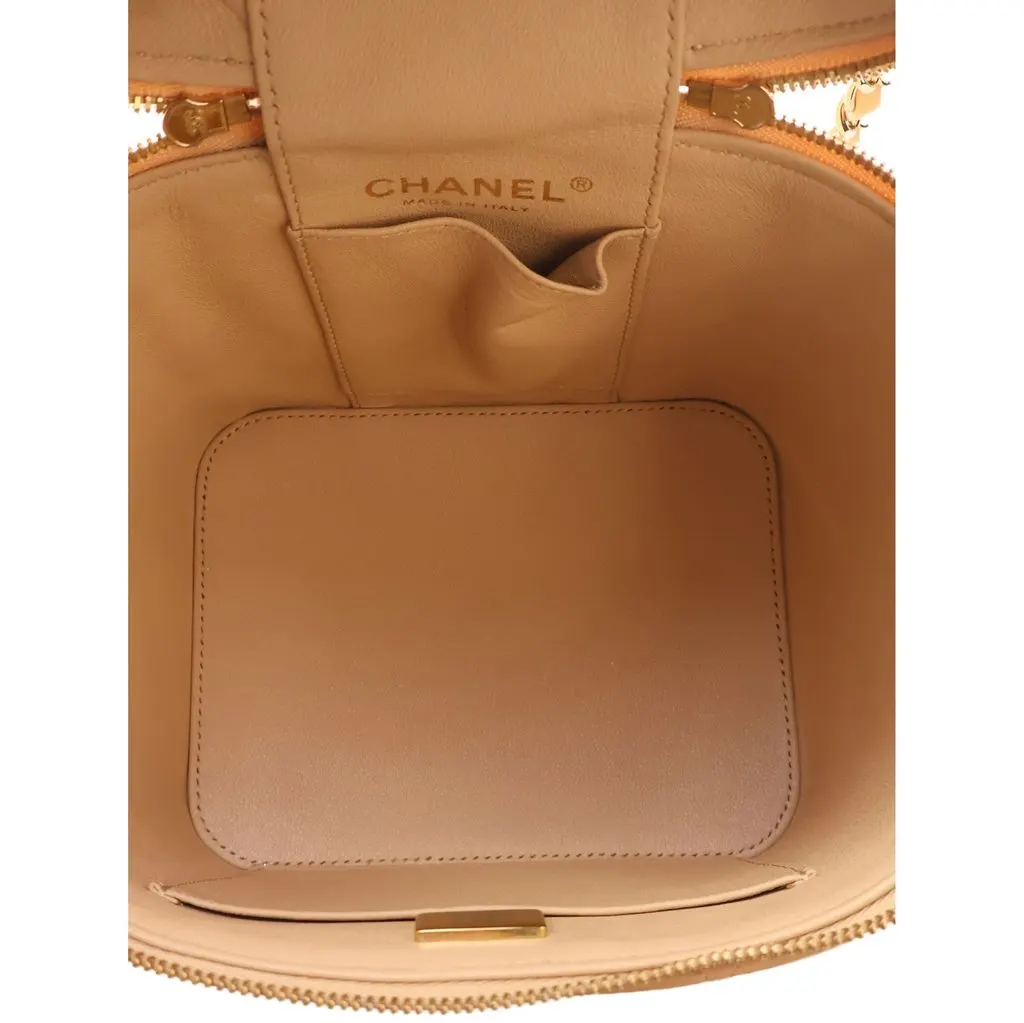 Chanel CC Quilted Lambskin Top Handle Vanity Case with Chain Beige Leather Very good - Model View