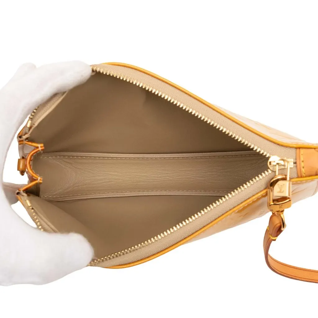 Louis Vuitton Monogram Vernis Pochette Lexington Yellow Leather Very good - Model View
