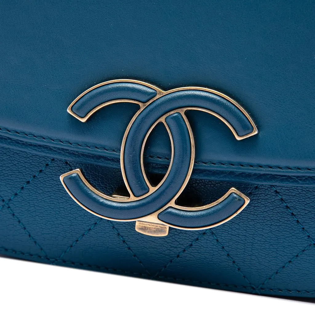 Chanel Medium Shiny Calfskin and Quilted Goatskin Coco Curve Flap Blue Leather Very good - Box View